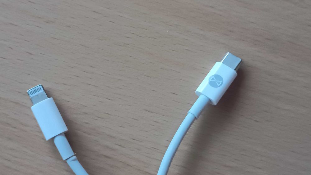 Кабел за данни и зареждане на Apple за iPhone USB-C към Lightning  1 м