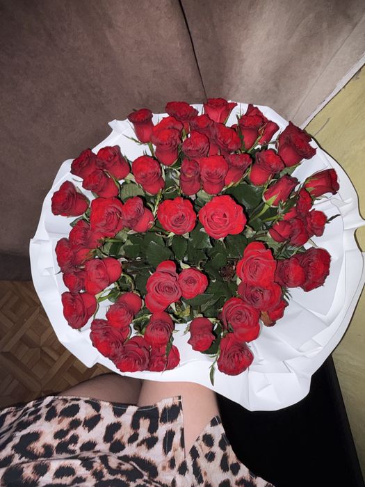 51 роза 8.000 (торг возможен) утром в 4 получила