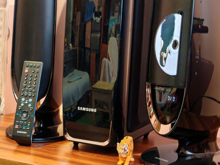 Samsung RTS-HE10. A/V system 2.1. O realizare de top. Preț fix !