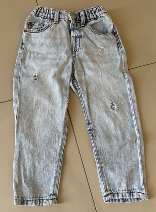 Blugi Zara, model relxed, mărime 98, stare foarte buna