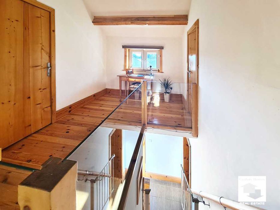 205017 Реновирана къща с голям двор в с. Градище