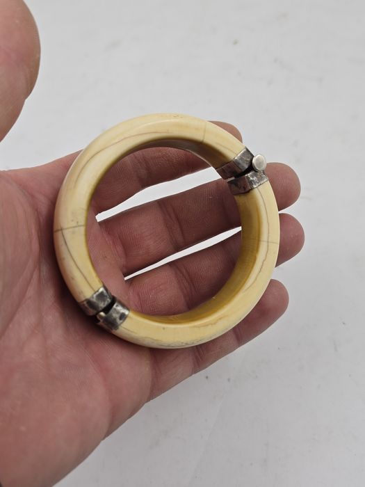 Bratara argint și os