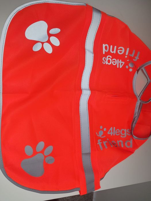 Veste reflectorizante si hamuri pentru catei