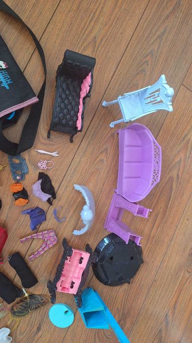monster high school accesorii si ghiozdan retro
