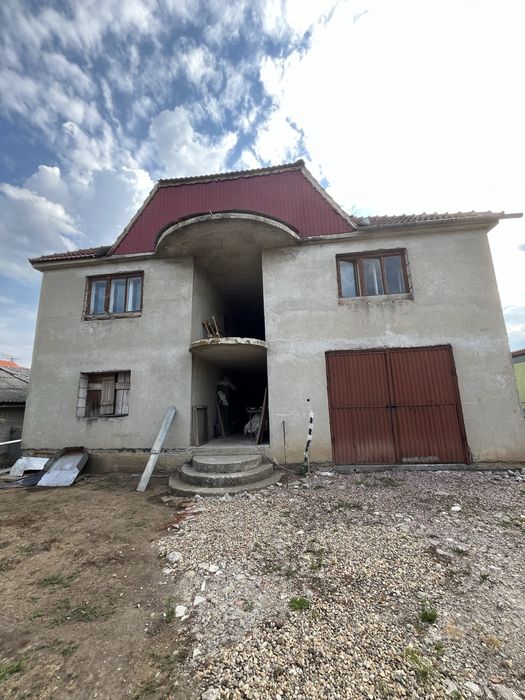 Casa mare de vanzare