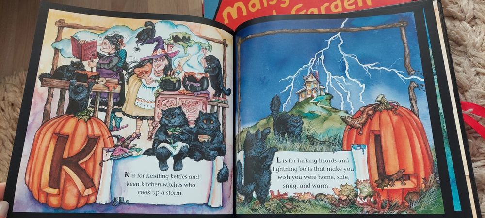 Детски книги на английски език - Дядо Коледа, Хелоуин, ферма