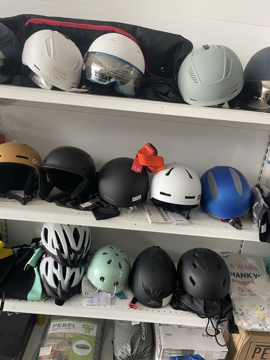 Căștii ,Ochelarii și echipament pentru schii