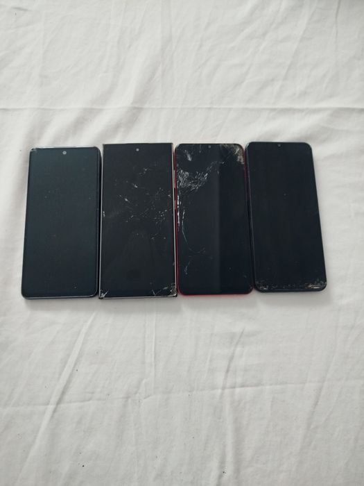 Vând telefoane pentru piese