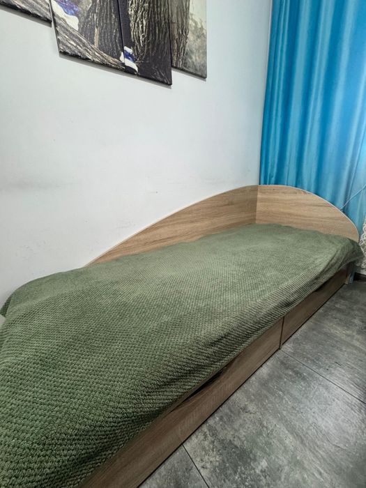 Кровать детская с матрасом и со щкафчиками