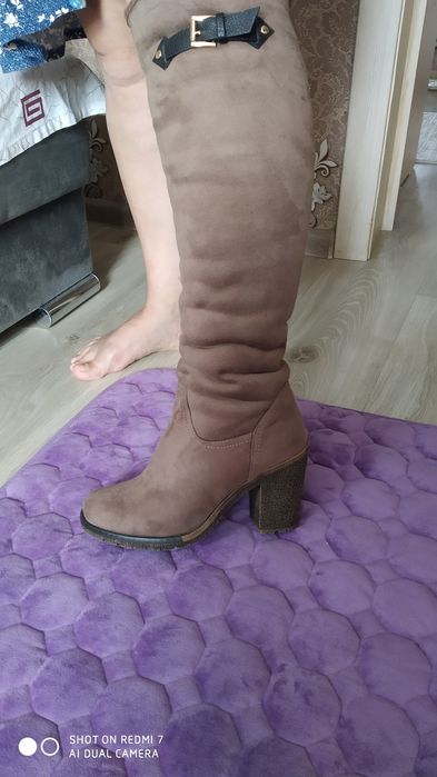 Продам зимние женские сапоги