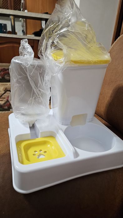 Кормушка с поилкой для кошек