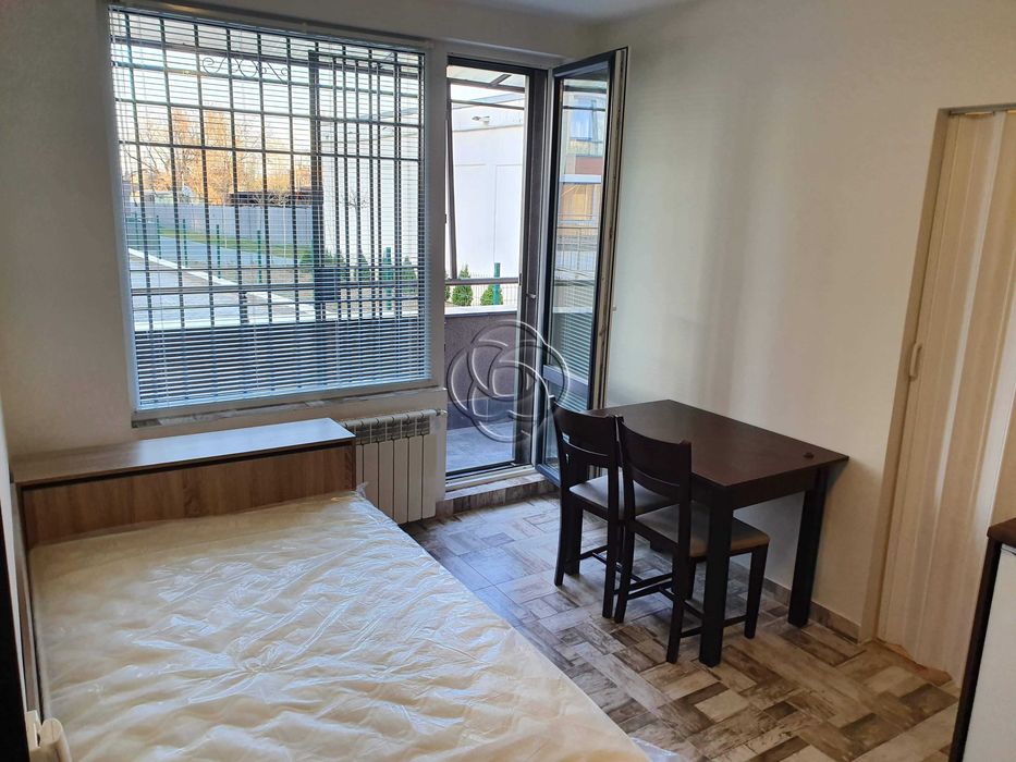 Нов едностаен апартамент с паркинг пред блока в Слатина