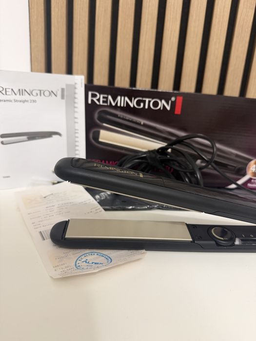 Placă de îndreptat părul Remington S3500 Ceramic Straight 230