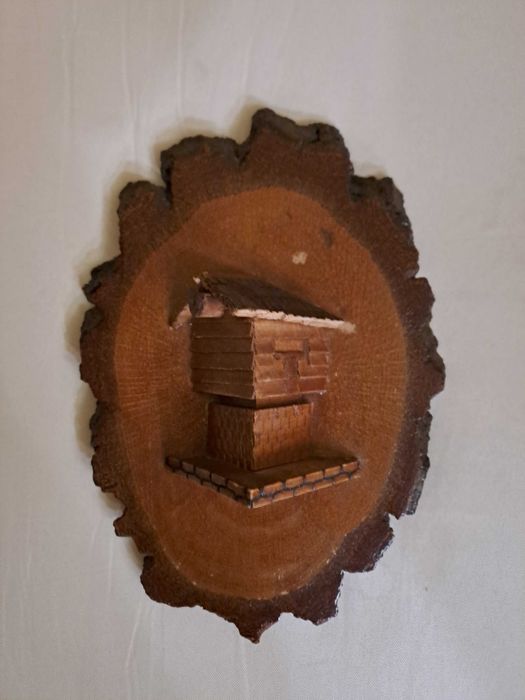 Сувенир къщичка от дърво за стена