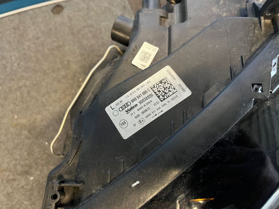 Ляв фар за Ауди AUDI Q5 8R0 Facelift ксенон 8R0941505 C