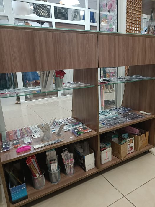 Витрины стеллажи