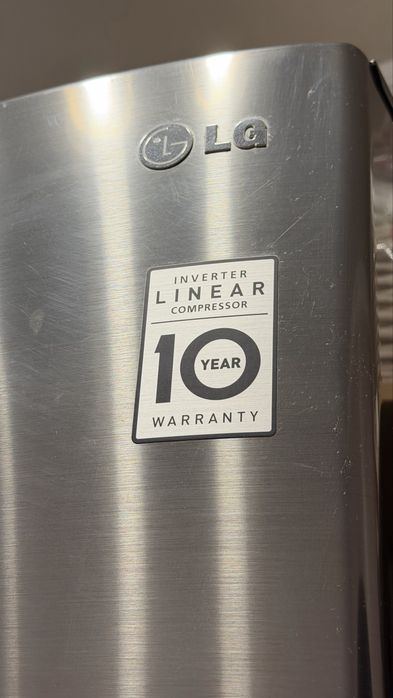 Холодильник LG. Серого цвета