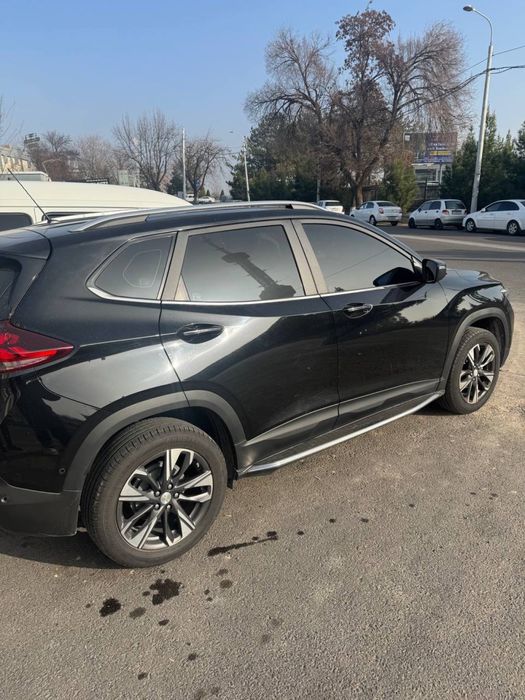 Tracker 2 premier rodnoy