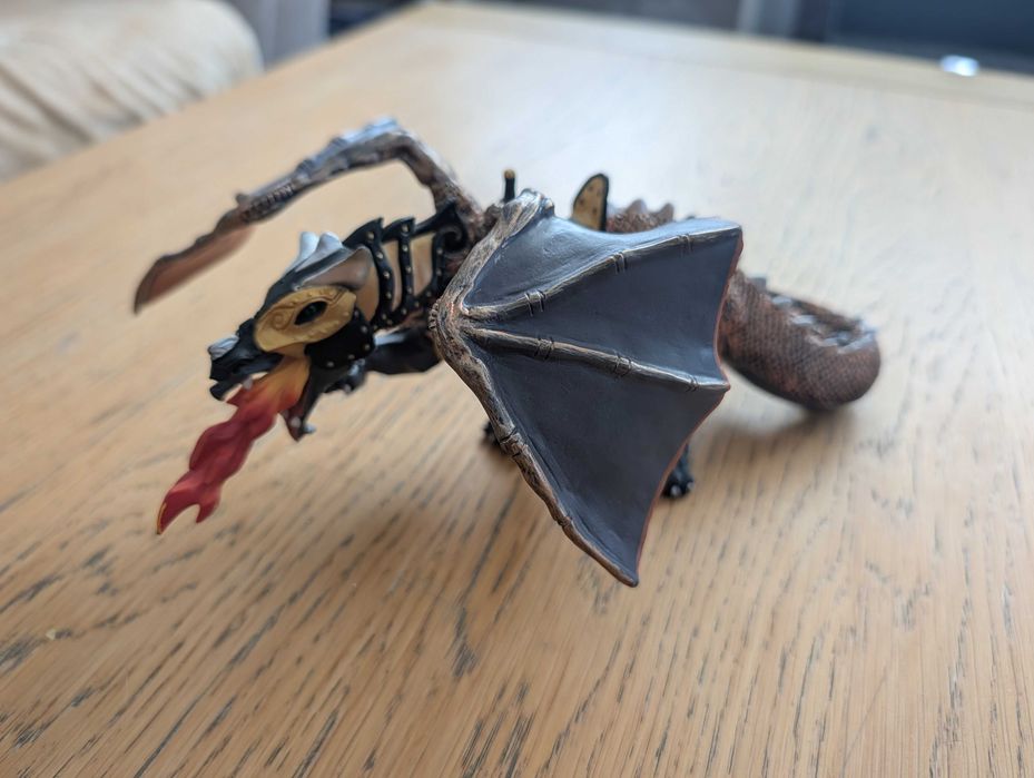 Dragon cu aripi, figurină mare