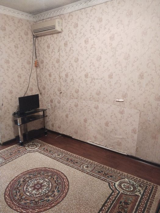 Продаётся  Чиланзар 2  квартал 1 ком в 2х