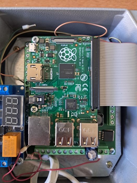 Modul Raspbery  programat pentru control.acces 4 uși