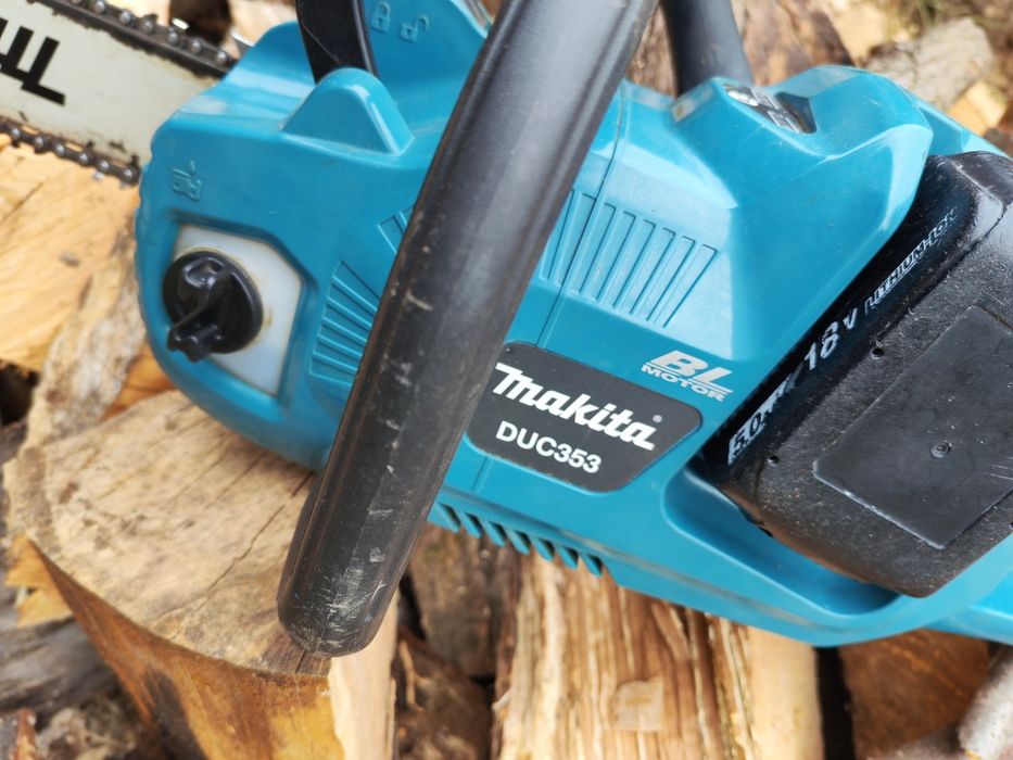 Makita DUC 353 pe acumulatori