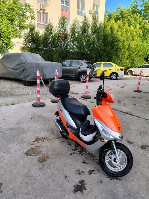 Scutere de inchiriat /scooter for rent // CU PERMIS