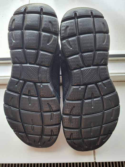 Vand adidasi Skechers