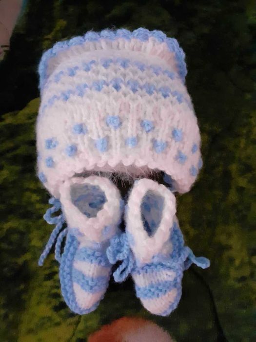 Set căciuliță și botoșei tricotate pentru copii și nou născuți