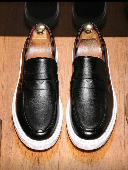 Стилни кожени обувки 45 номер