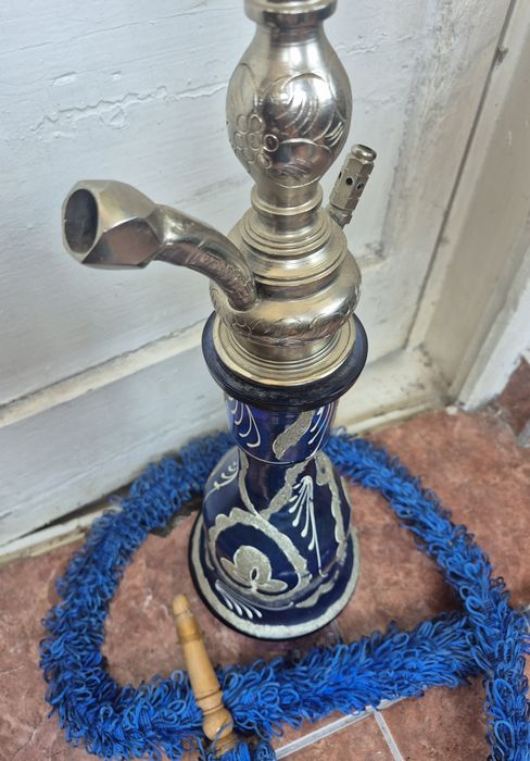 Narghilea veche din metal