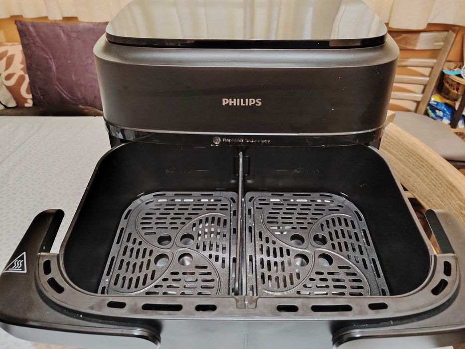 Продавам Air fryer PHILIPS в гаранция, с две книжки подарък. Цена 99 €