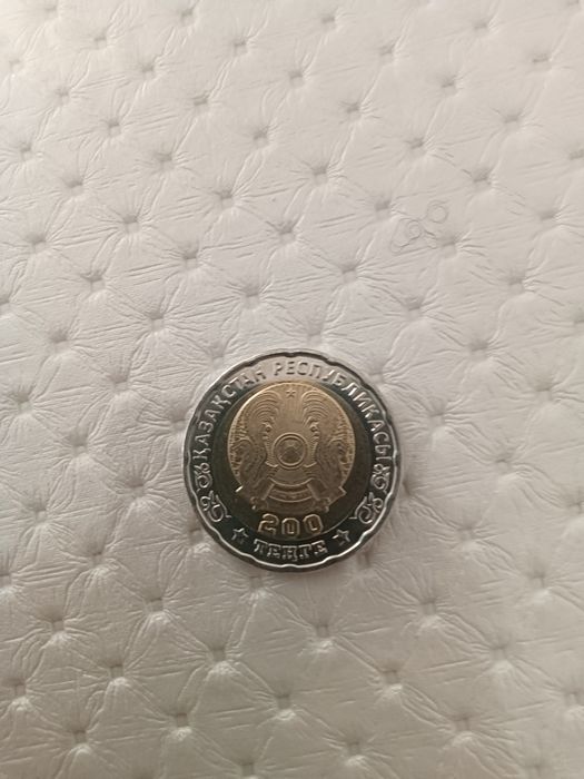 Продам монету 200 тенге 80 лет победы