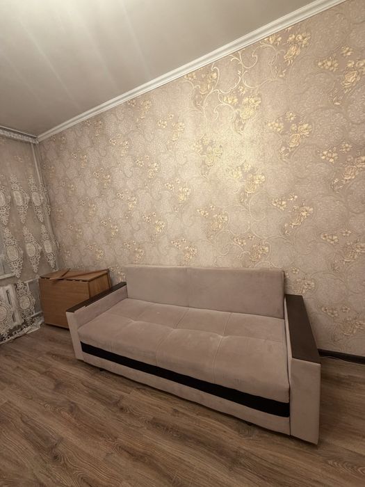 Продам бу диван и стол рядом , раскладывается