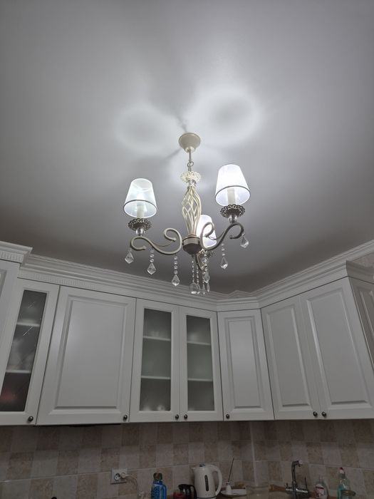 Продам люстру  в хорошем состоянии