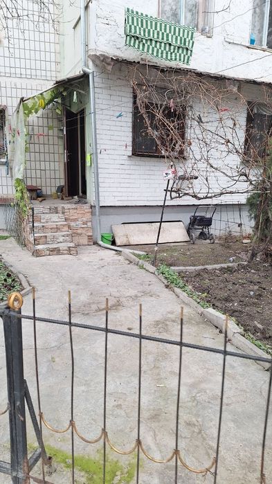 Продаётся своя  5-ти комнатная квартира