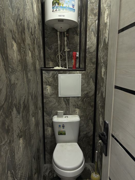 Продается квартира 3 комнатная 10 мкр 2 этаж