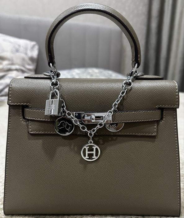 Сумка-трапеция в отличном состоянии