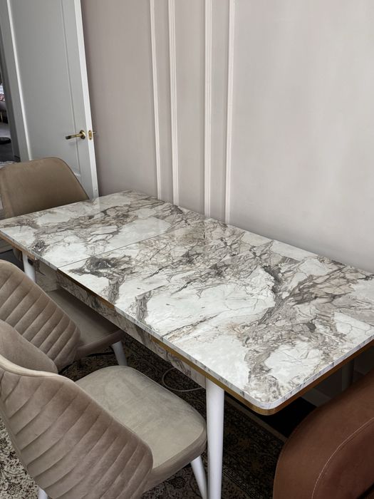 Продается Стол и стулья 6 штук (в идеале)