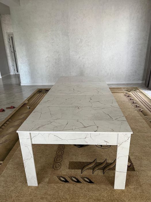 Стол для гостиной