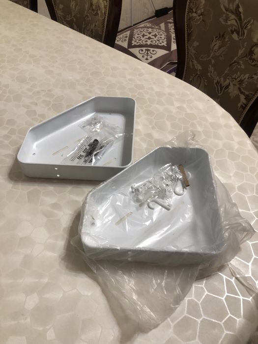 Продаю угловые полочки для ванной