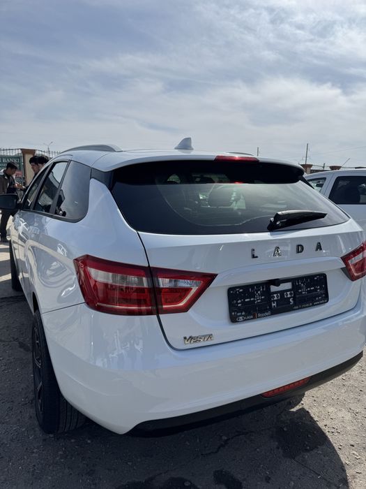 Lada vesta sw 2022 yil kraska toza 43000 km halol srochna sotiladi
