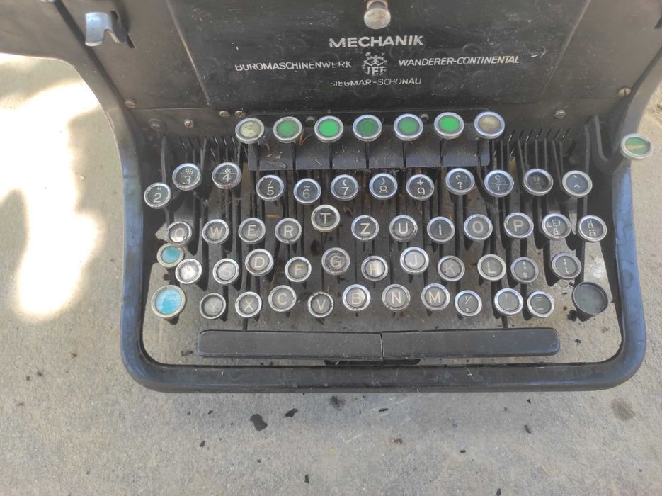 Mașină de scris perfect funcțională