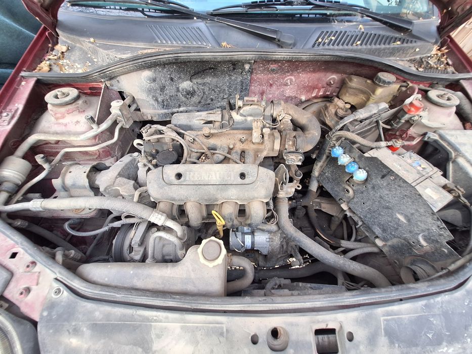 Продава се Renault Clio 1.2 бензин, 2000 г