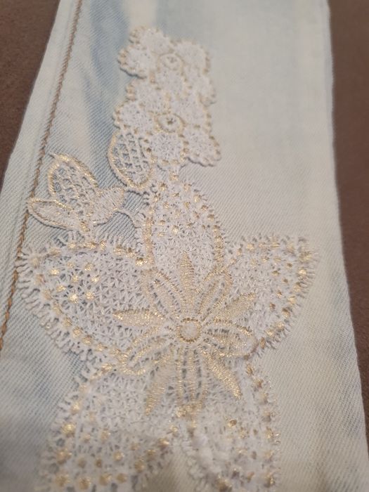 Дънки с бродерия Майорал