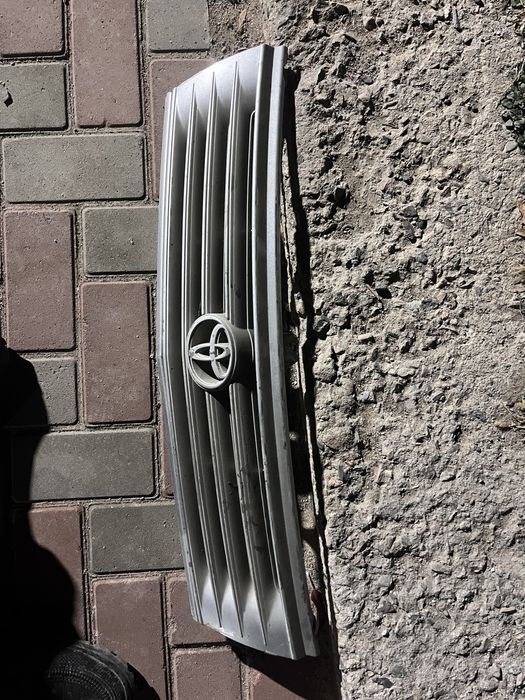 Решетка Toyota estima emina lucida