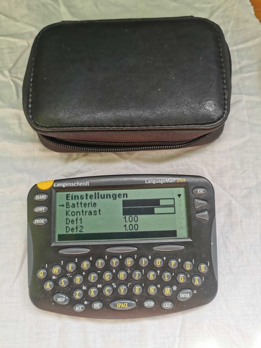 Translator și dicționar electronic de buzunar, modelul Langenscheidt LanguageMan plus