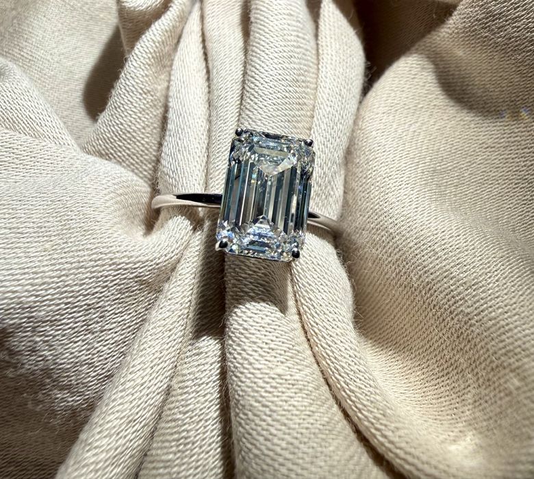 Пръстен с 3.00ct Диамант | Emerald Cut | 14к Бяло Злато | Сертификат