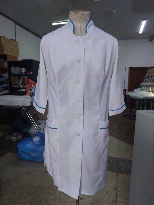 Продам медицинские халаты новые