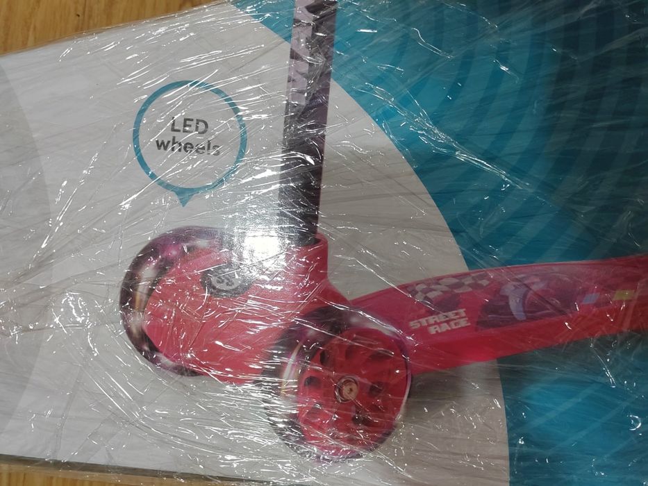 Нова сгъваема led тротинетка makani street race с колите